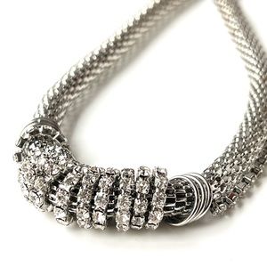 Chico’s necklace, NWT, fluid design, platinum metal
Color w/ crystal rhinestone